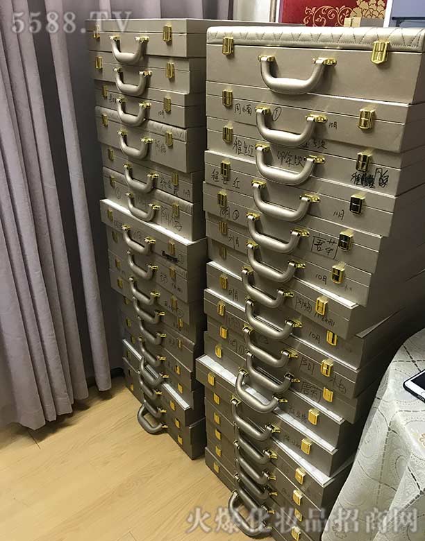 �V����������Ƽ����޹�˾�����¿͑��a(ch��n)Ʒչʾ