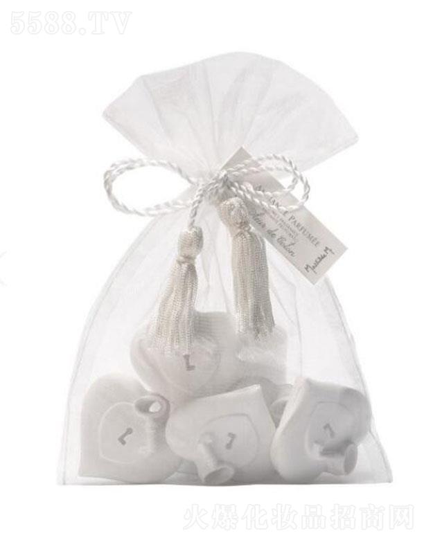 ������(�Ϻ�)Ʒ�ƹ����ɷ����޹�˾���Ϻ������� ��?sh��)۠����֮�����ʯ��-����̖(h��o)8��(g��)�b