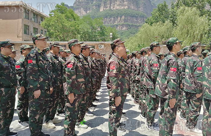 人心齊泰山移，齊心協(xié)力創(chuàng)奇跡