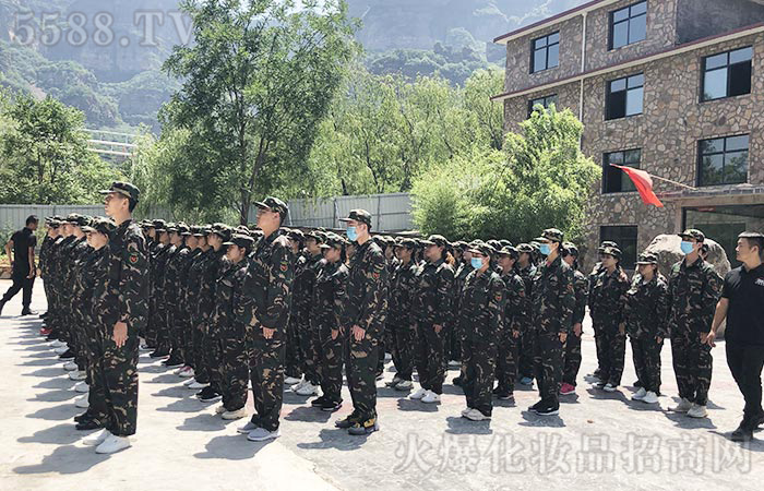 凝聚團(tuán)隊(duì),超越自我!愿所有努力都不被辜負(fù)! 凝聚團(tuán)隊(duì),超越自我!愿所有努力都不被辜負(fù)!