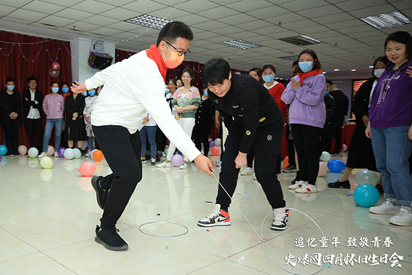 “追憶童年·致敬青春”火爆網(wǎng)4月懷舊生日會圓滿舉辦 “追憶童年·致敬青春”火爆網(wǎng)4月懷舊生日會圓滿舉辦