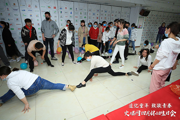 “追憶童年·致敬青春”火爆網(wǎng)4月懷舊生日會圓滿舉辦 “追憶童年·致敬青春”火爆網(wǎng)4月懷舊生日會圓滿舉辦