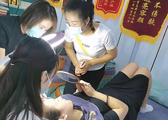 �������